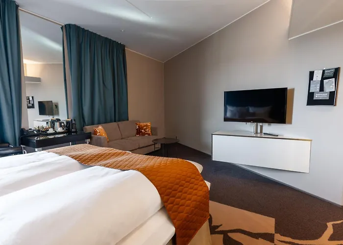 Hotel Clarion Airport 4*