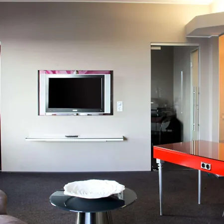 Clarion Airport Otel 4*