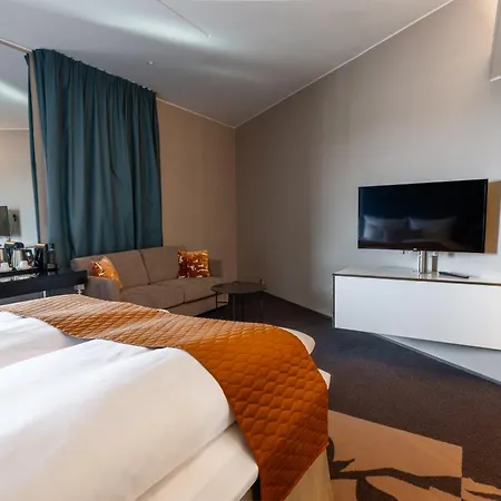 Hotel Clarion Airport 4*