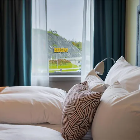 Hotel Clarion Airport 4*