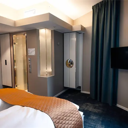 Hotel Clarion Airport 4*