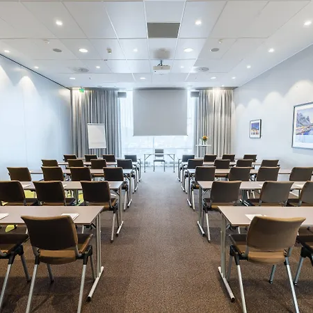 Hotel Clarion Airport 4*