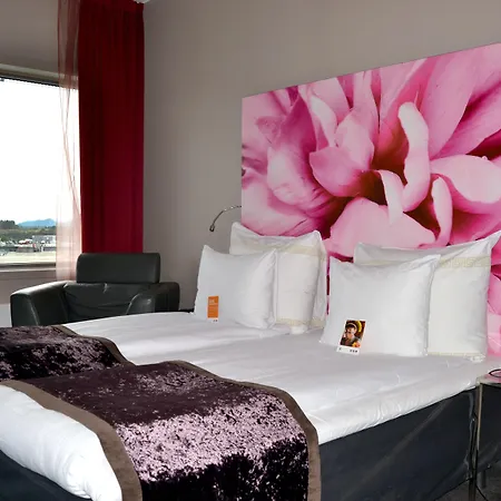 Hotel Clarion Airport 4*